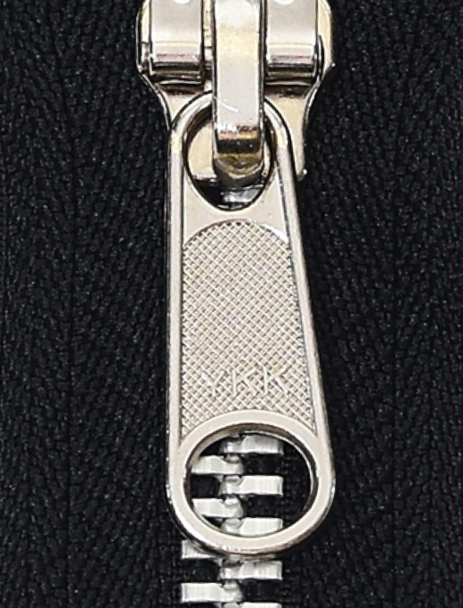 ファスナーは『YKK』製を積極採用