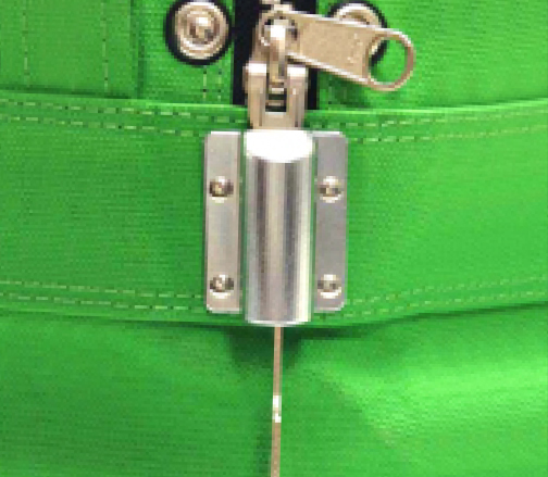 下部から錠前を差し込む『固定錠』